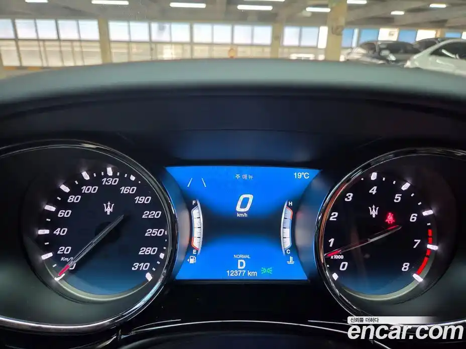 Maserati Quattroporte 2019 3.0 гидро, фото 8