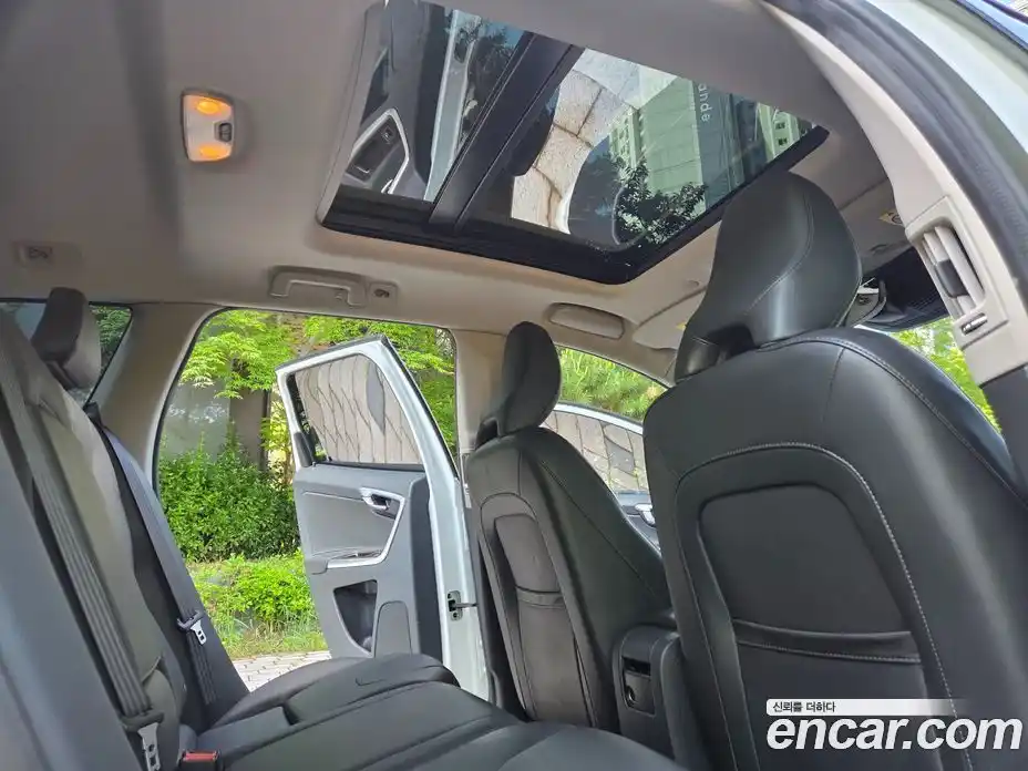 Volvo XC60 2017 2.0 автомат (гидро), фото 11