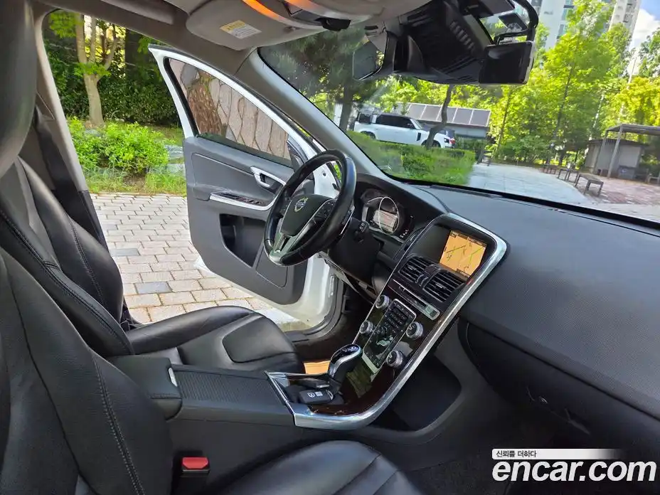 Volvo XC60 2017 2.0 автомат (гидро), фото 14