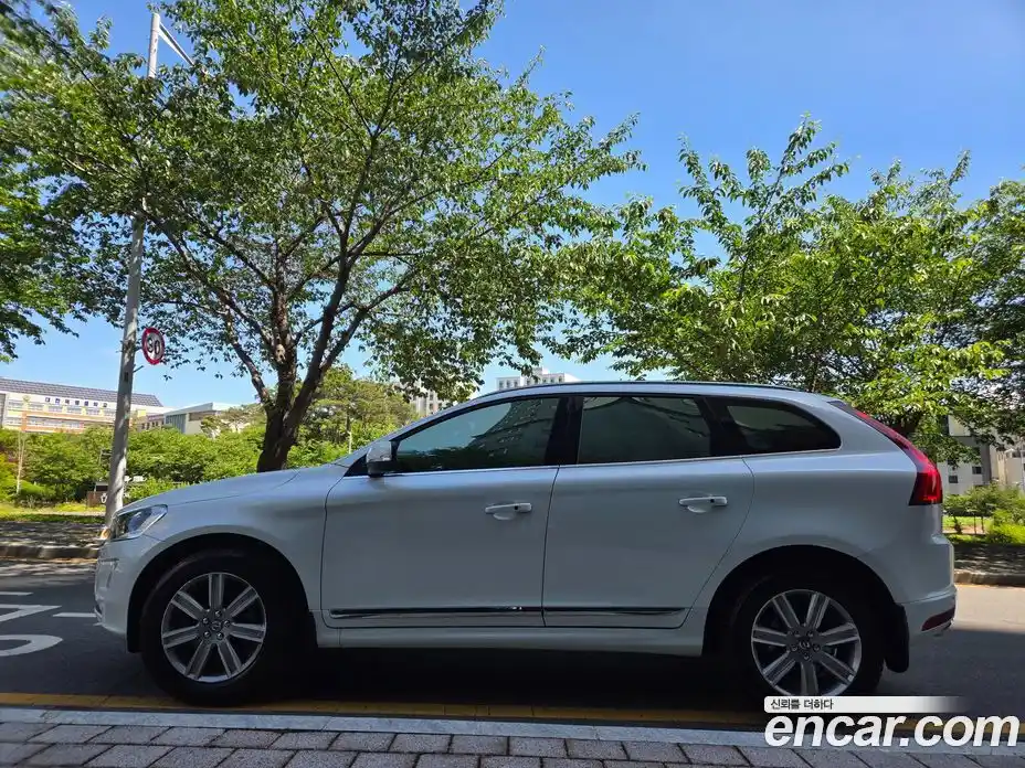 Volvo XC60 2017 2.0 автомат (гидро), фото 15