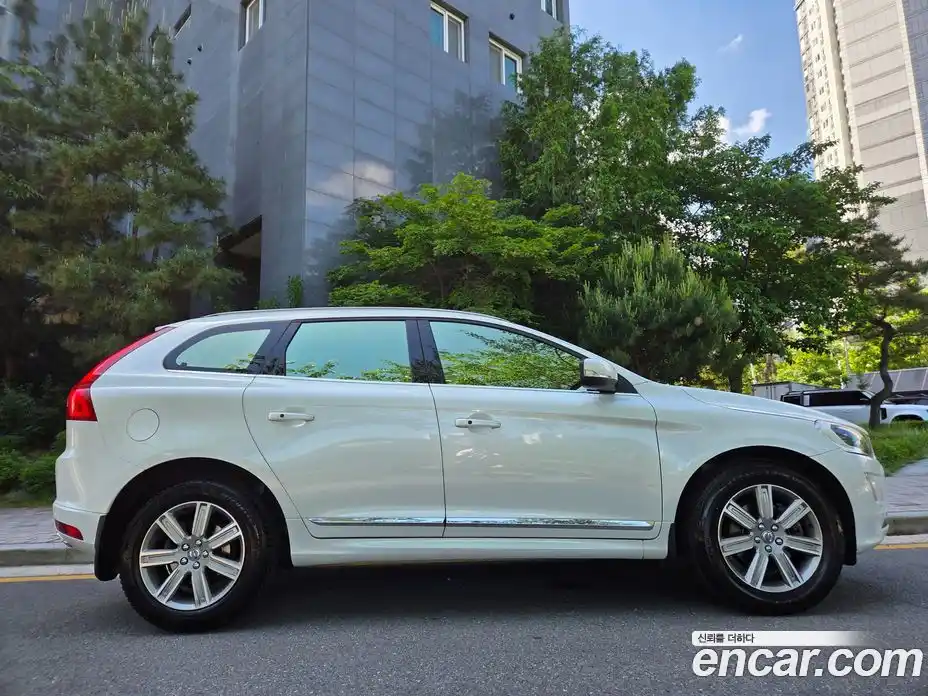 Volvo XC60 2017 2.0 автомат (гидро), фото 16