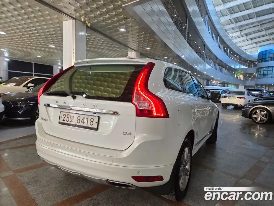 Volvo XC60 2017 2.0 автомат (гидро), фото 17
