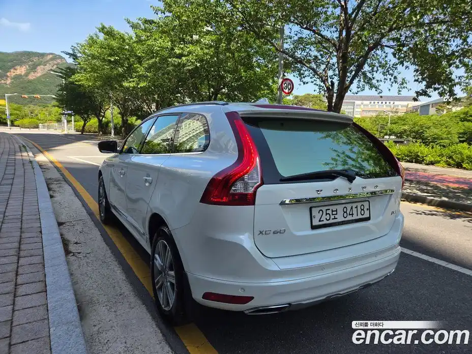 Volvo XC60 2017 2.0 автомат (гидро), фото 18