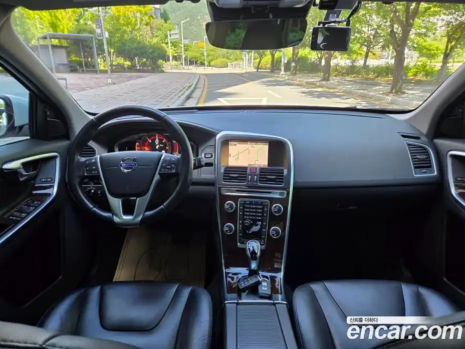 Volvo XC60 2017 2.0 автомат (гидро), фото 9