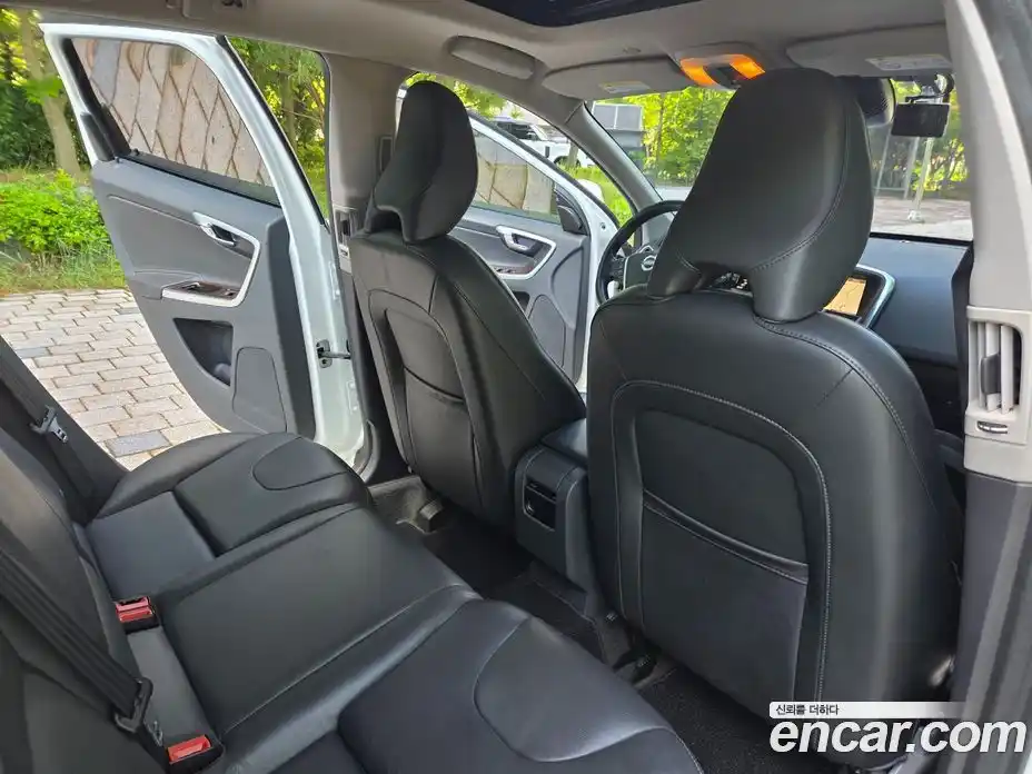 Volvo XC60 2017 2.0 автомат (гидро), фото 10