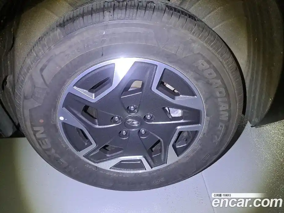 Hyundai Santa Fe 2023 1.6 автомат (гидро), фото 13