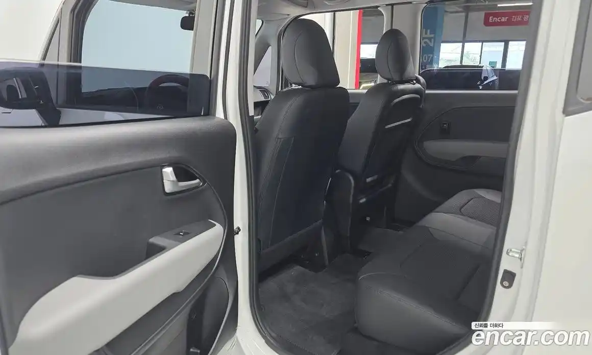 Kia Ray 2023 1.0 автомат (гидро), фото 16