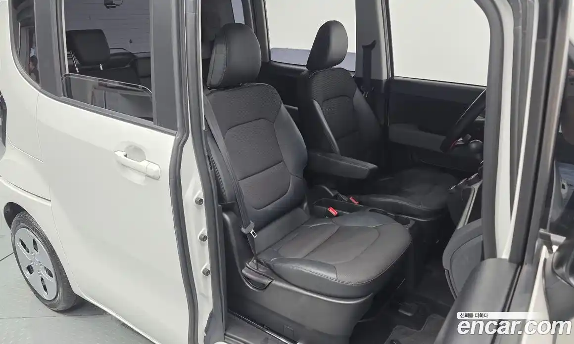 Kia Ray 2023 1.0 автомат (гидро), фото 18