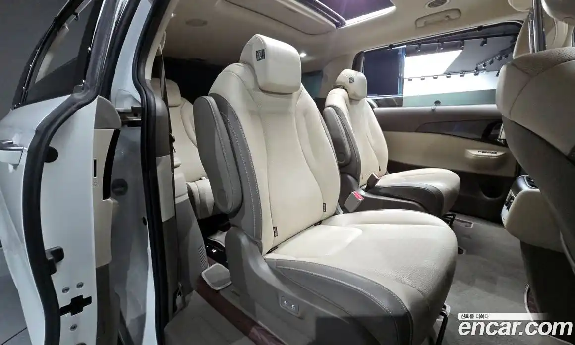 Kia Carnival 2024 1.6 автомат (гидро), фото 17