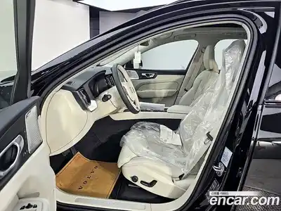 Volvo XC60 2026 2.0 автомат (гидро), миниатюра 8