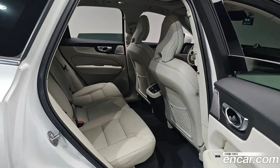 Volvo XC60 2025 2.0 автомат (гидро), фото 16