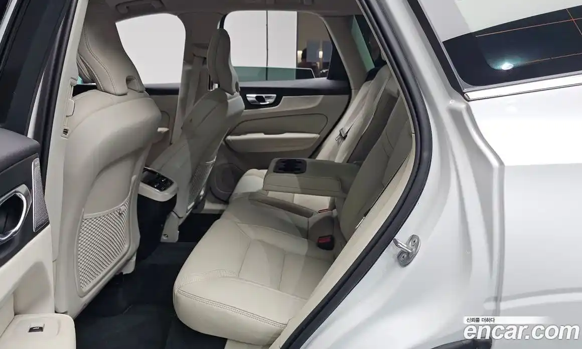 Volvo XC60 2025 2.0 автомат (гидро), фото 17