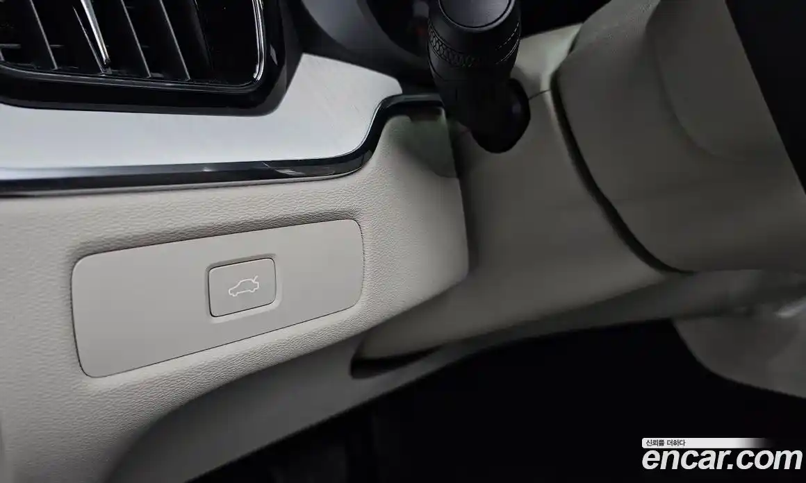 Volvo XC60 2025 2.0 автомат (гидро), фото 30