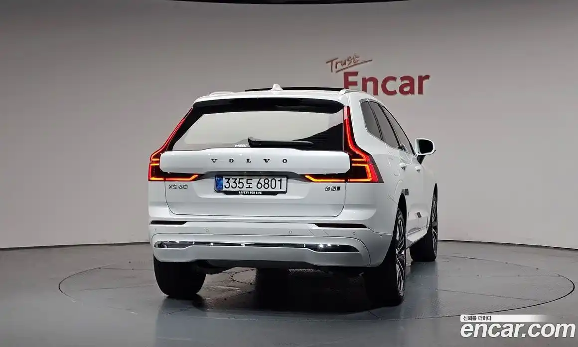 Volvo XC60 2025 2.0 автомат (гидро), фото 3