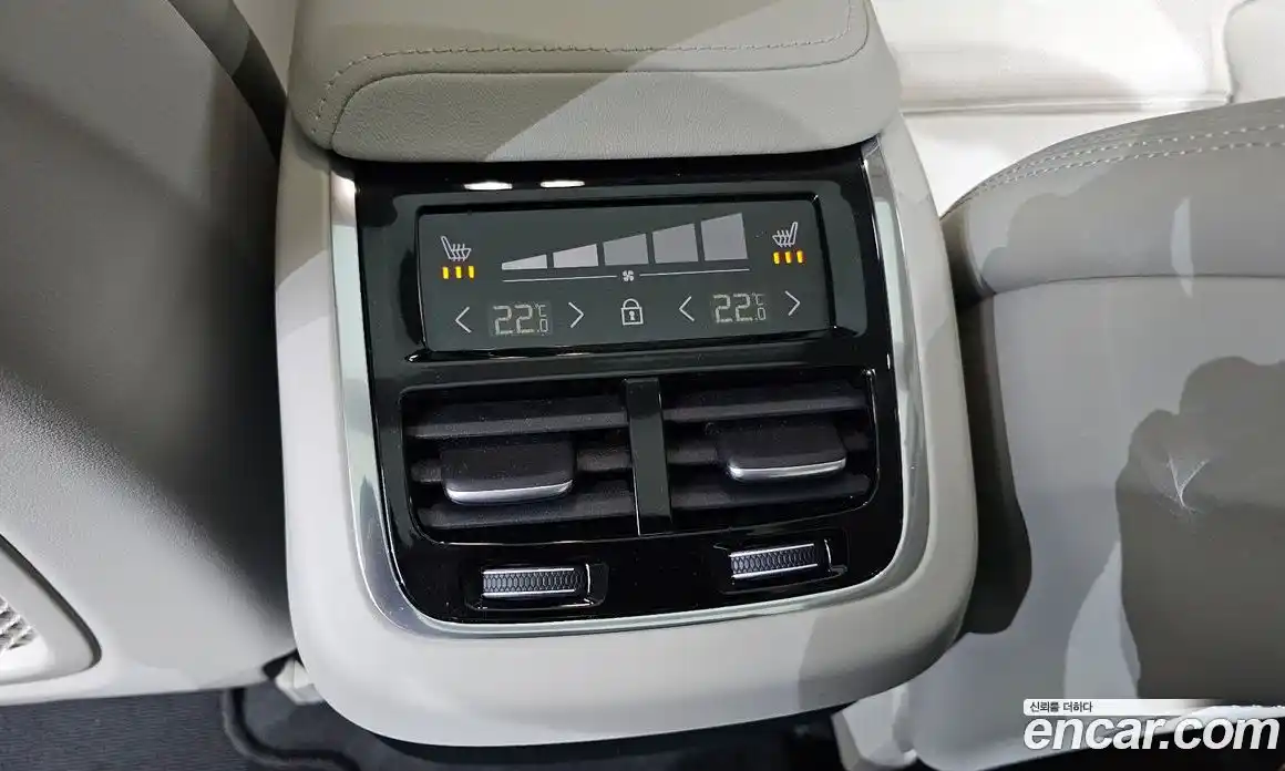 Volvo XC60 2025 2.0 автомат (гидро), фото 35
