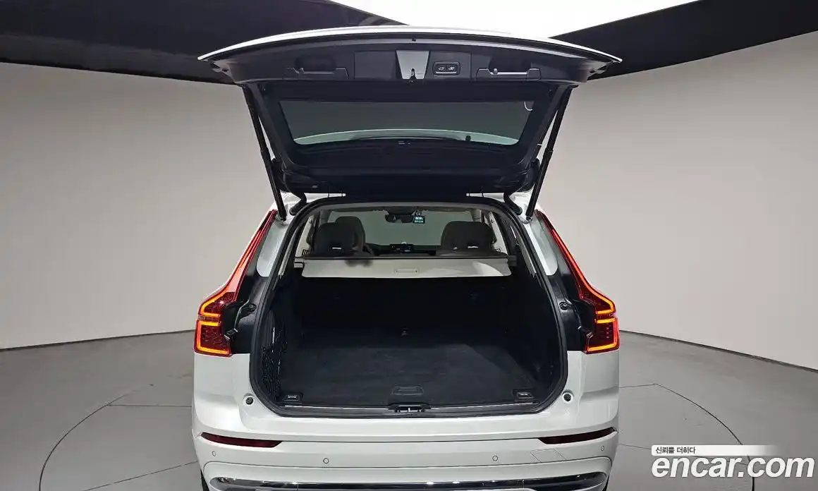 Volvo XC60 2025 2.0 автомат (гидро), фото 37