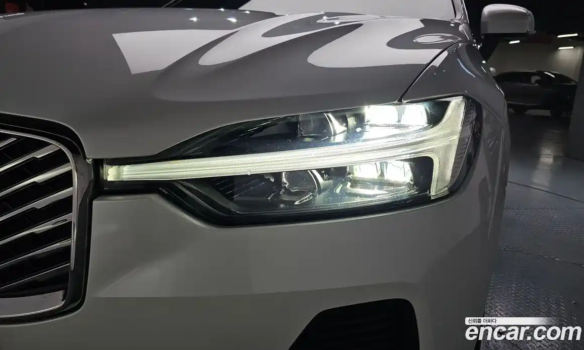 Volvo XC60 2025 2.0 автомат (гидро), фото 7