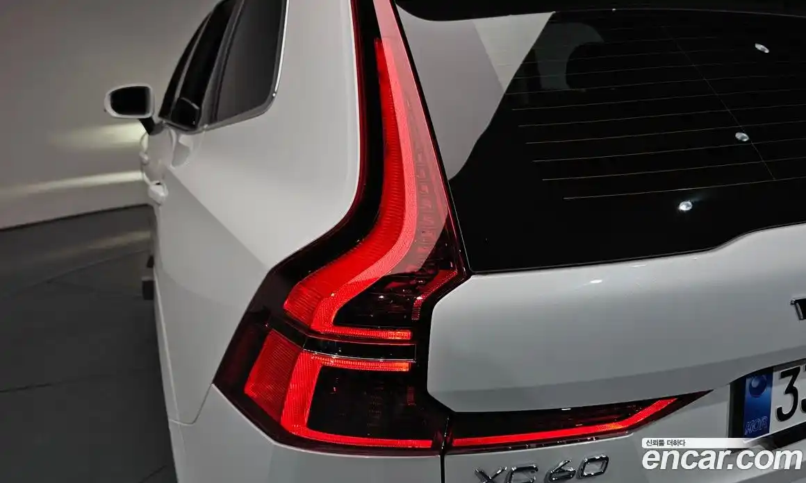 Volvo XC60 2025 2.0 автомат (гидро), фото 8