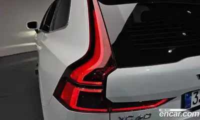 Volvo XC60 2025 2.0 автомат (гидро), миниатюра 8