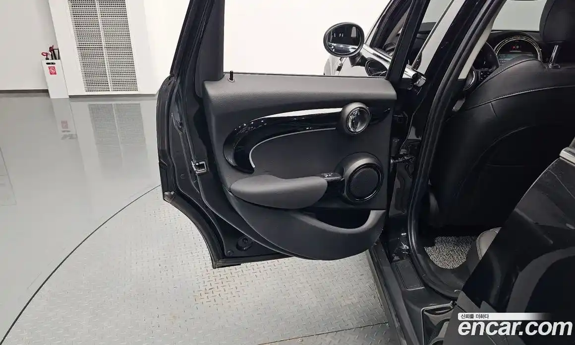 Mini Cooper 2023 1.5 автомат (гидро), фото 14