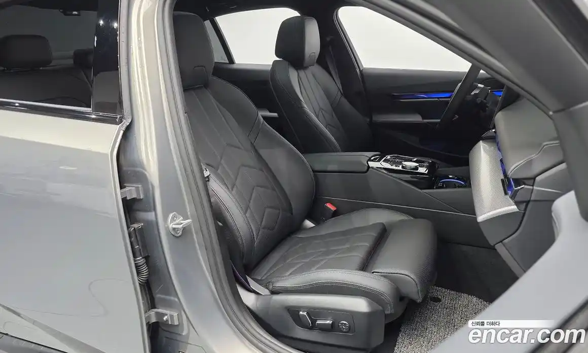BMW 5 серия 2025 2.0 автомат (гидро), фото 12