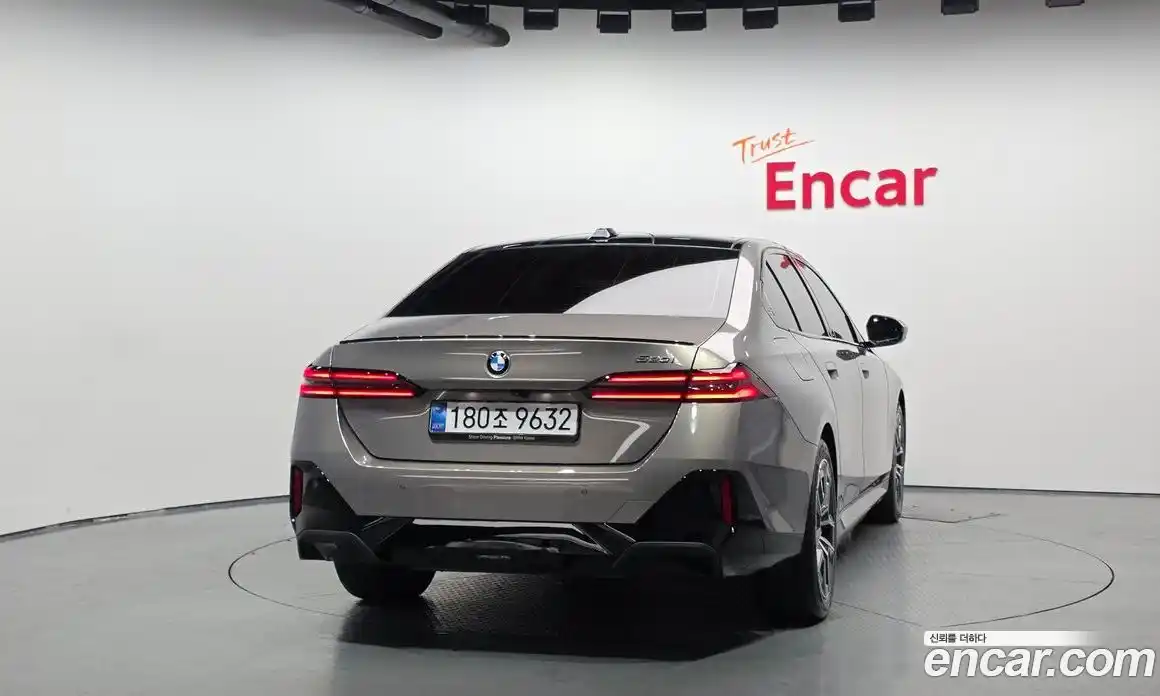 BMW 5 серия 2025 2.0 автомат (гидро), фото 4