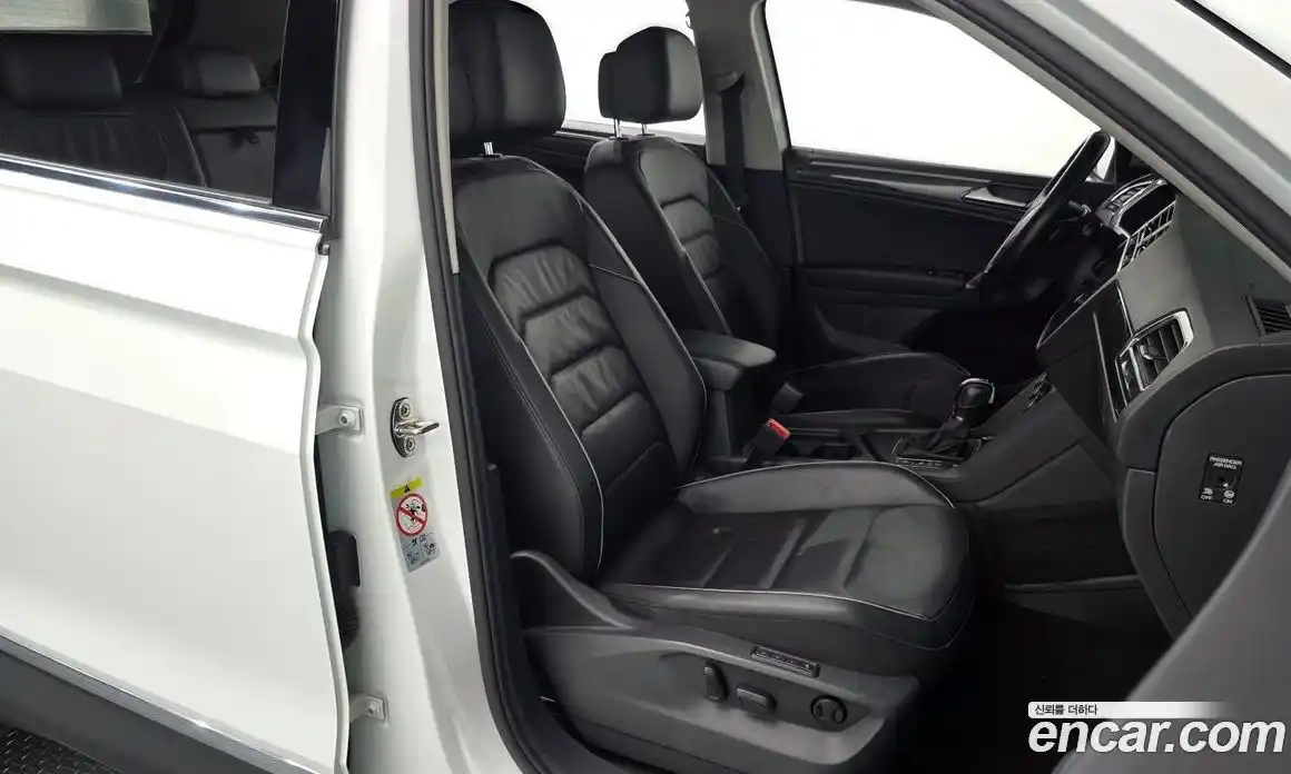 Volkswagen Tiguan 2018 2.0 автомат (гидро), фото 16