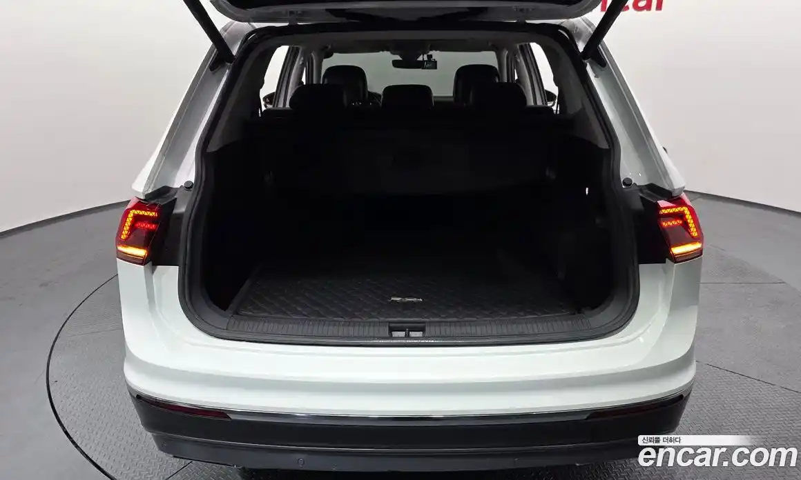 Volkswagen Tiguan 2018 2.0 автомат (гидро), фото 26