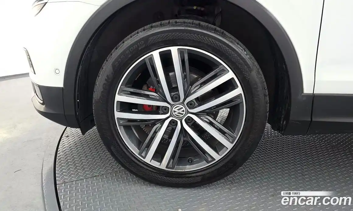 Volkswagen Tiguan 2018 2.0 автомат (гидро), фото 5