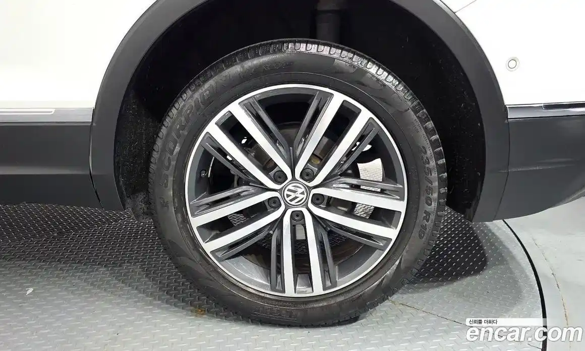 Volkswagen Tiguan 2018 2.0 автомат (гидро), фото 7