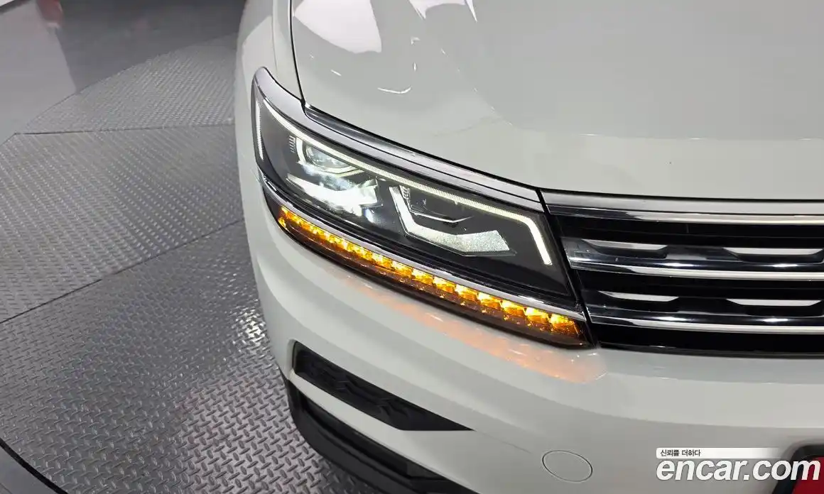Volkswagen Tiguan 2018 2.0 автомат (гидро), фото 8