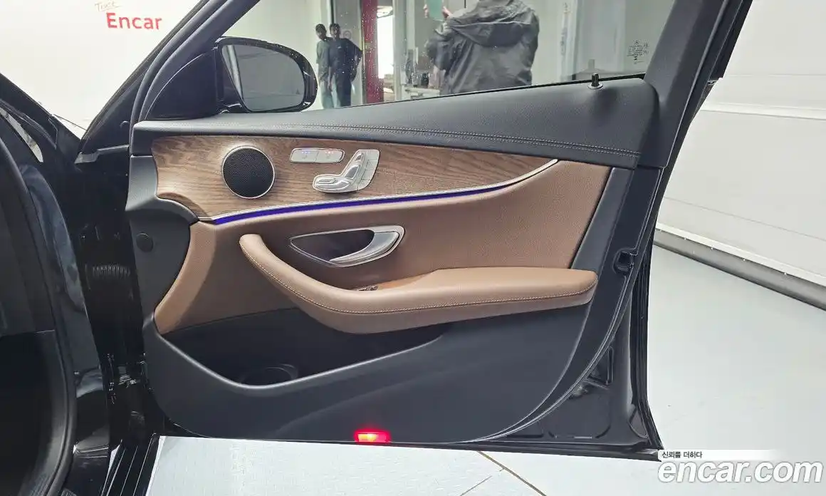 Mercedes-Benz E-Class 2023 2.0 автомат (гидро), фото 15