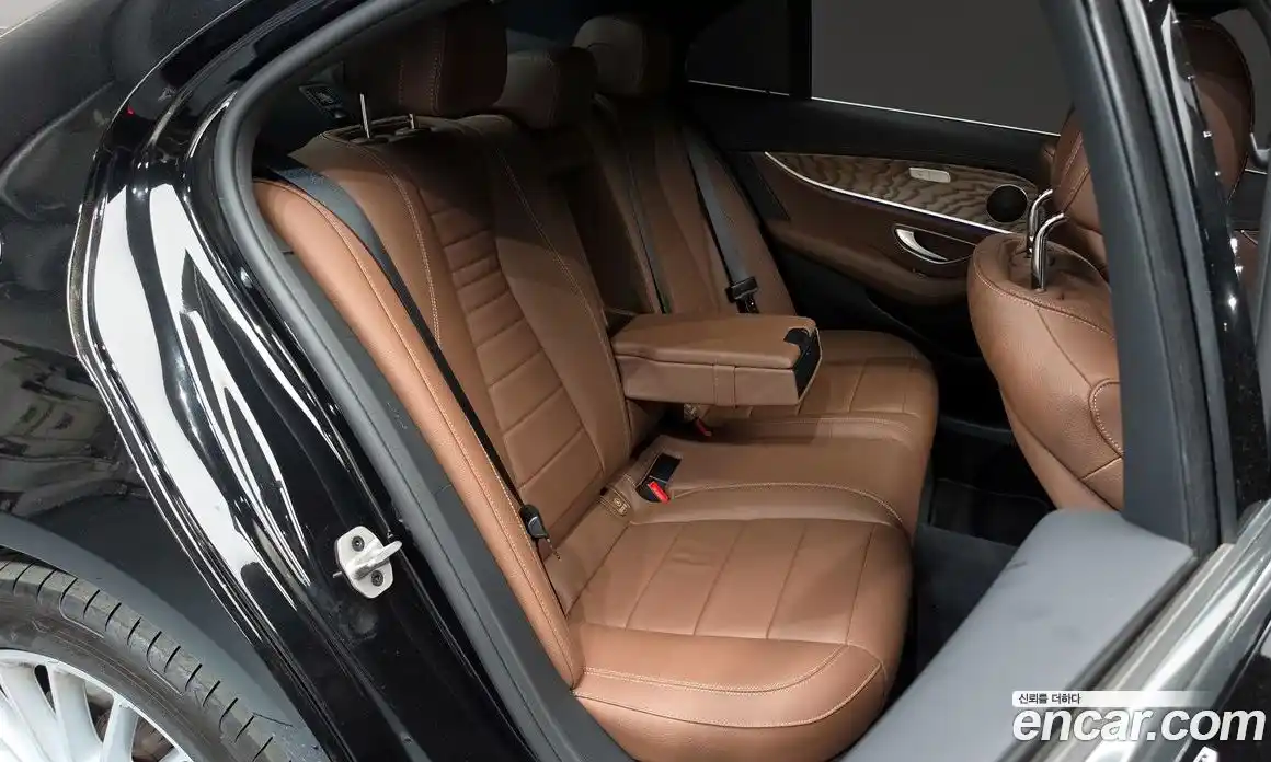 Mercedes-Benz E-Class 2023 2.0 автомат (гидро), фото 17