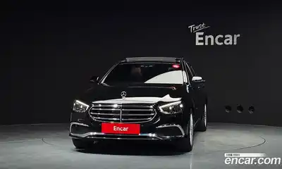 Mercedes-Benz E-Class 2023 2.0 автомат (гидро), миниатюра 3