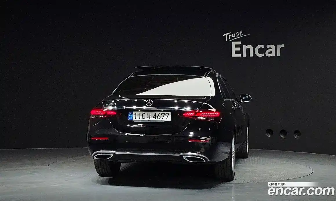 Mercedes-Benz E-Class 2023 2.0 автомат (гидро), фото 4