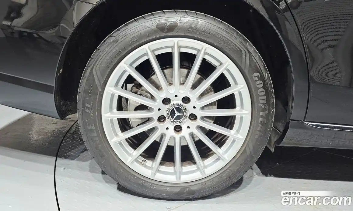 Mercedes-Benz E-Class 2023 2.0 автомат (гидро), фото 5
