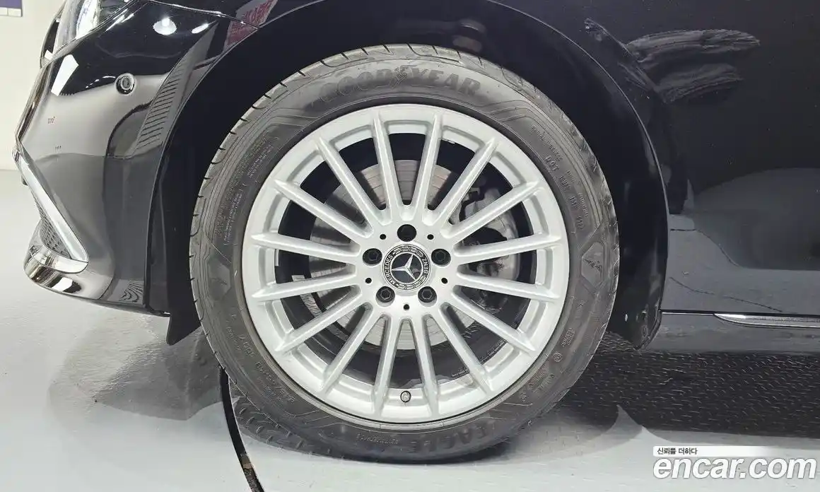 Mercedes-Benz E-Class 2023 2.0 автомат (гидро), фото 7