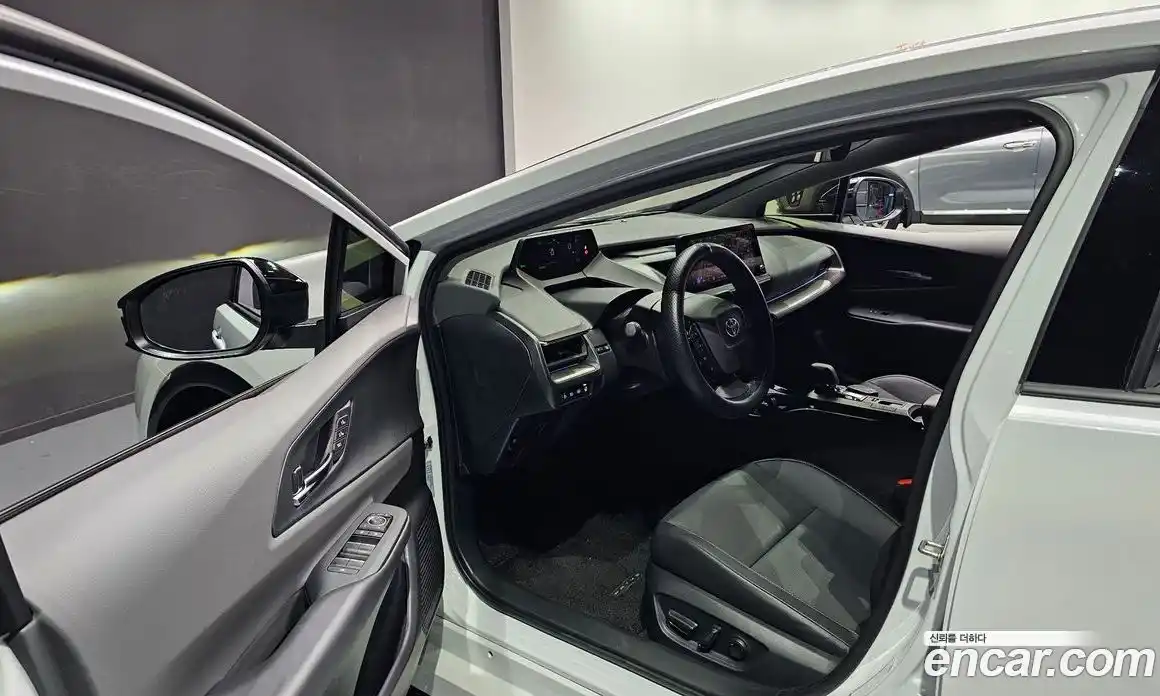 Toyota Prius 2025 2.0 гидро, фото 13