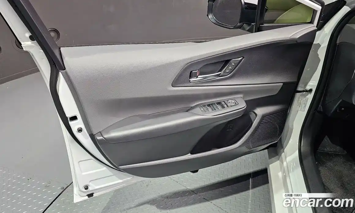 Toyota Prius 2025 2.0 гидро, фото 14