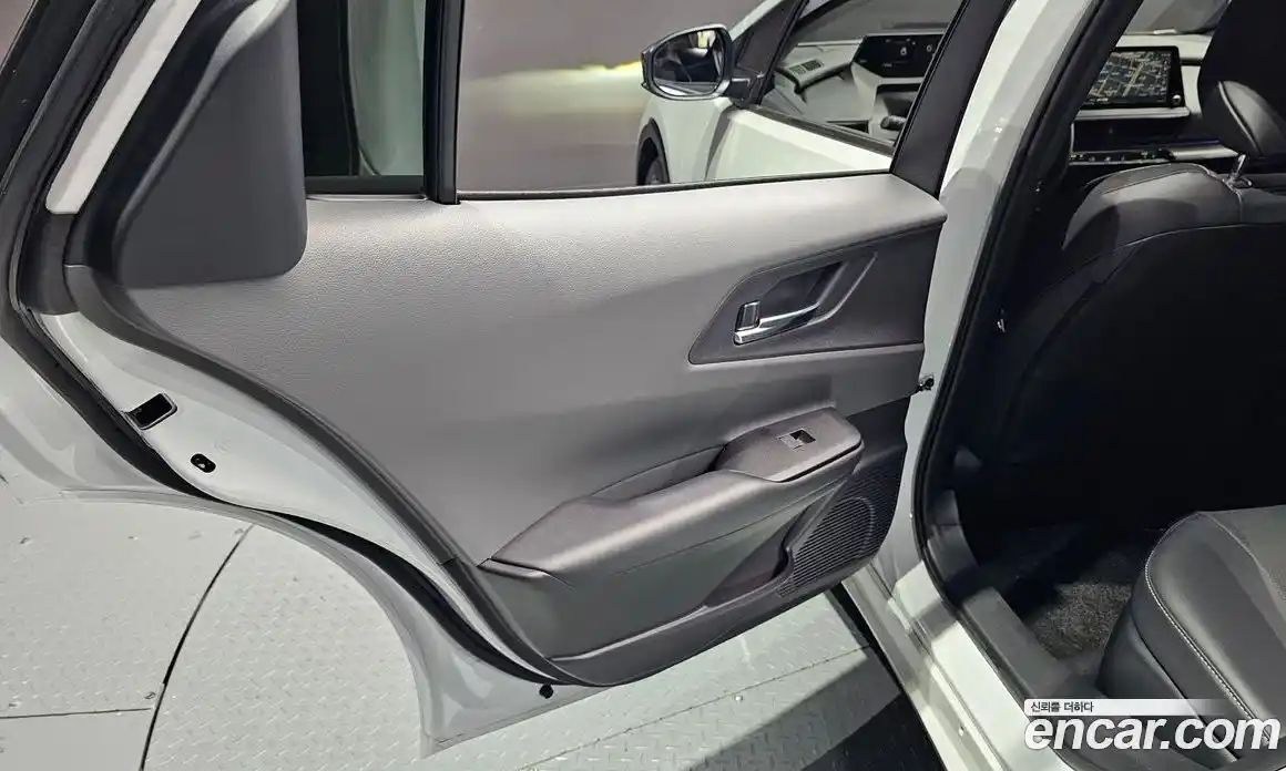 Toyota Prius 2025 2.0 гидро, фото 15