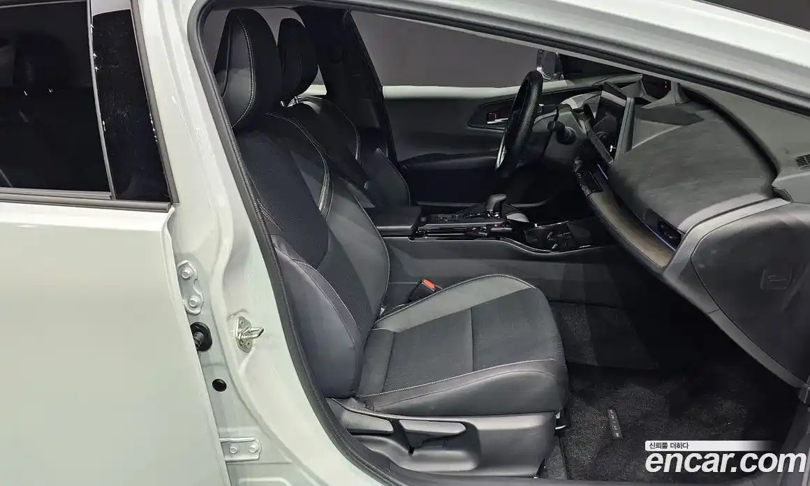 Toyota Prius 2025 2.0 гидро, фото 16