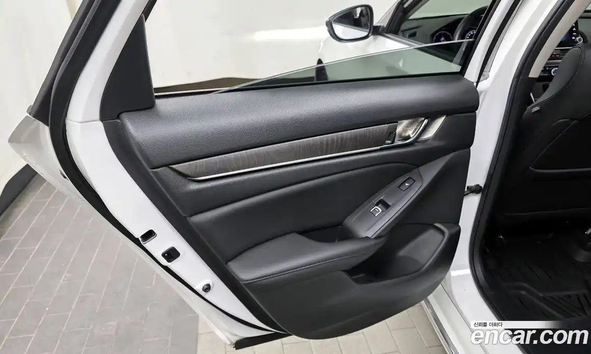 Honda Accord 2019 1.5 автомат (гидро), фото 15
