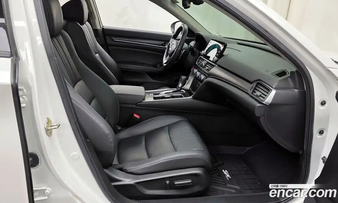 Honda Accord 2019 1.5 автомат (гидро), фото 17