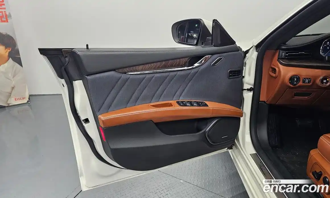 Maserati Quattroporte 2021 3.0 гидро, фото 14
