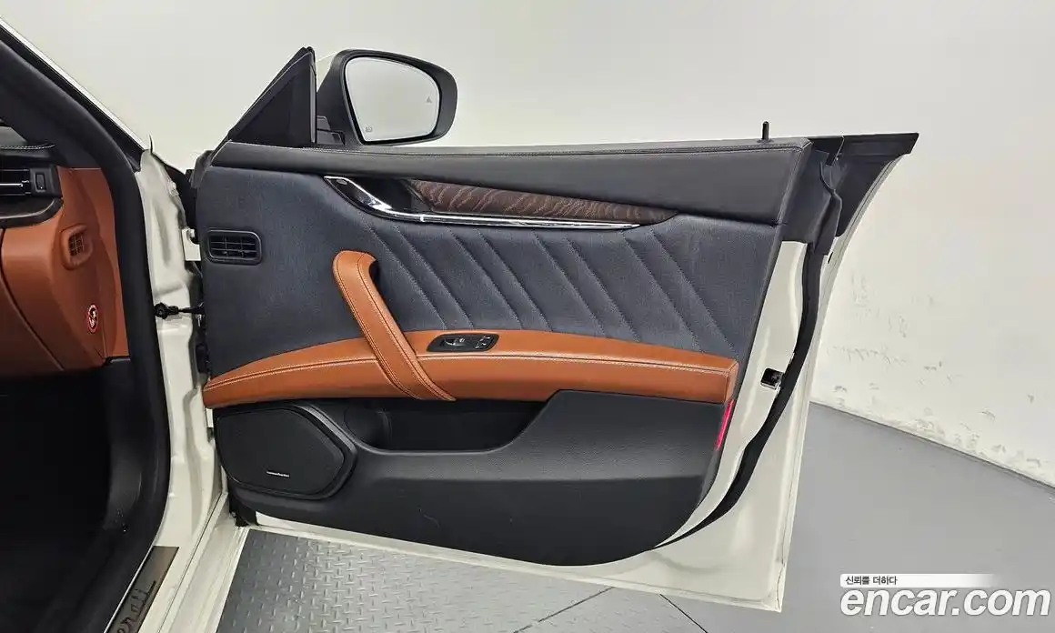 Maserati Quattroporte 2021 3.0 гидро, фото 15