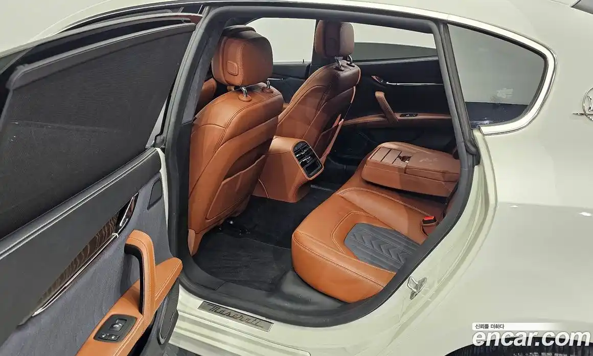 Maserati Quattroporte 2021 3.0 гидро, фото 17