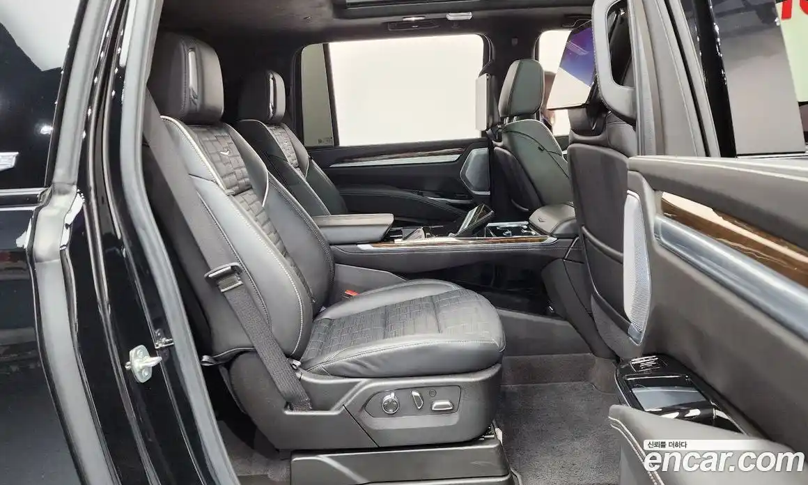 Cadillac Escalade 2025 6.2 гидро, фото 11