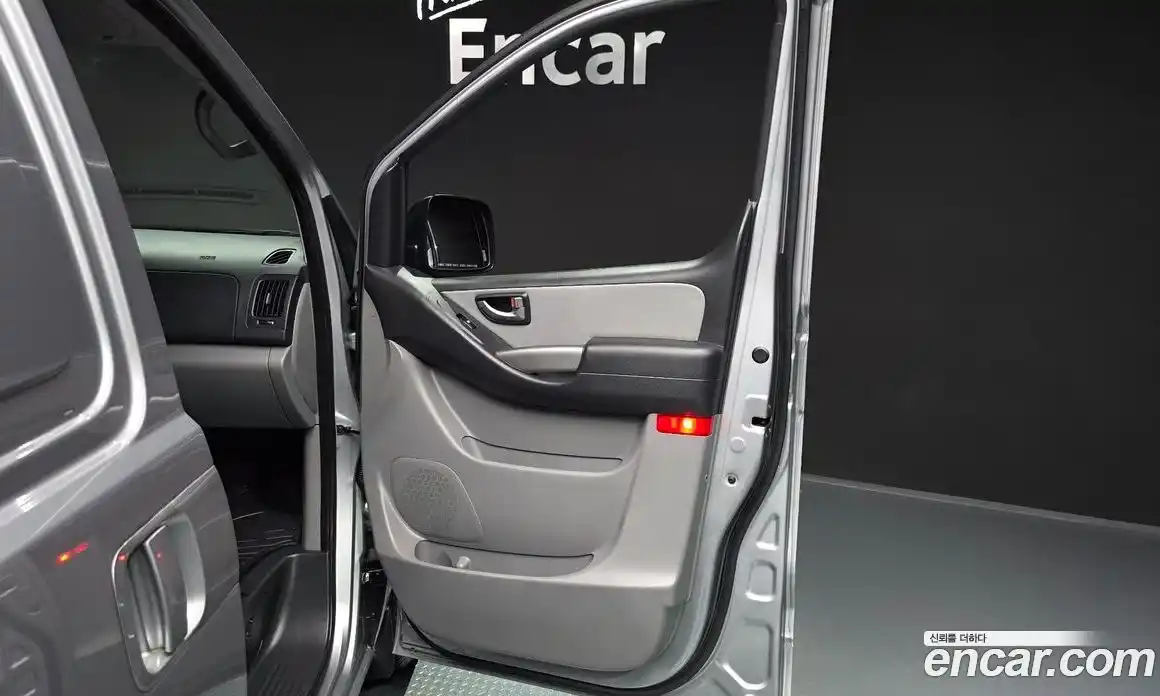 Hyundai Starex 2019 2.5 механика, фото 15