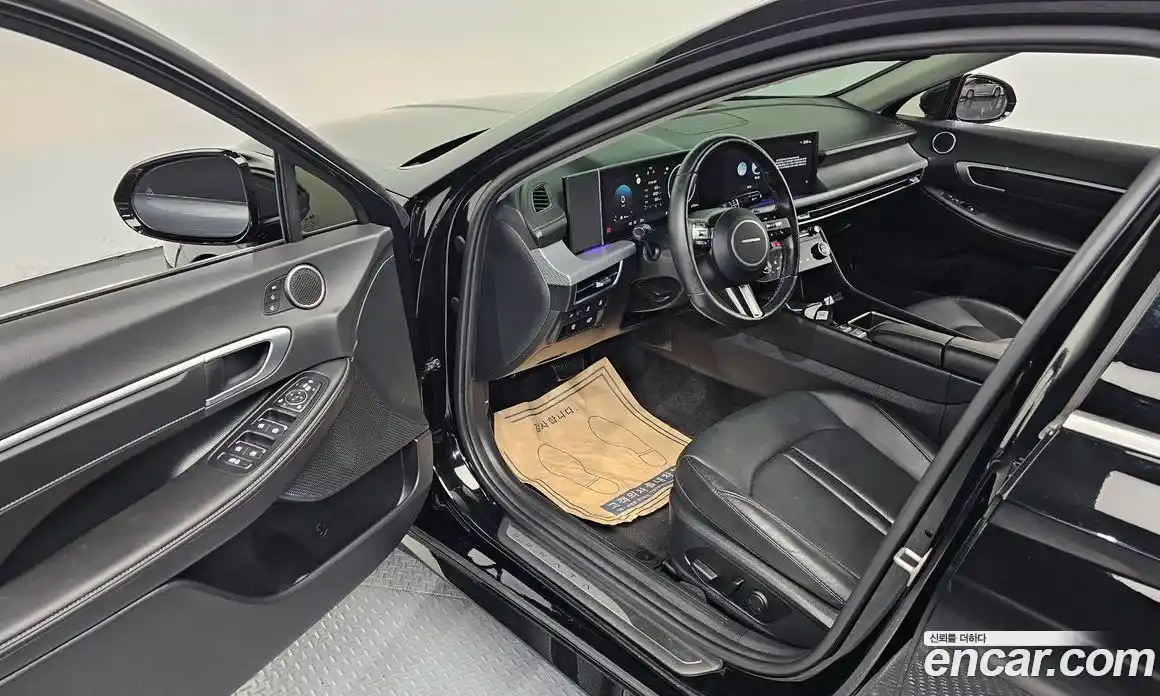 Hyundai Sonata 2023 1.6 автомат (гидро), фото 13