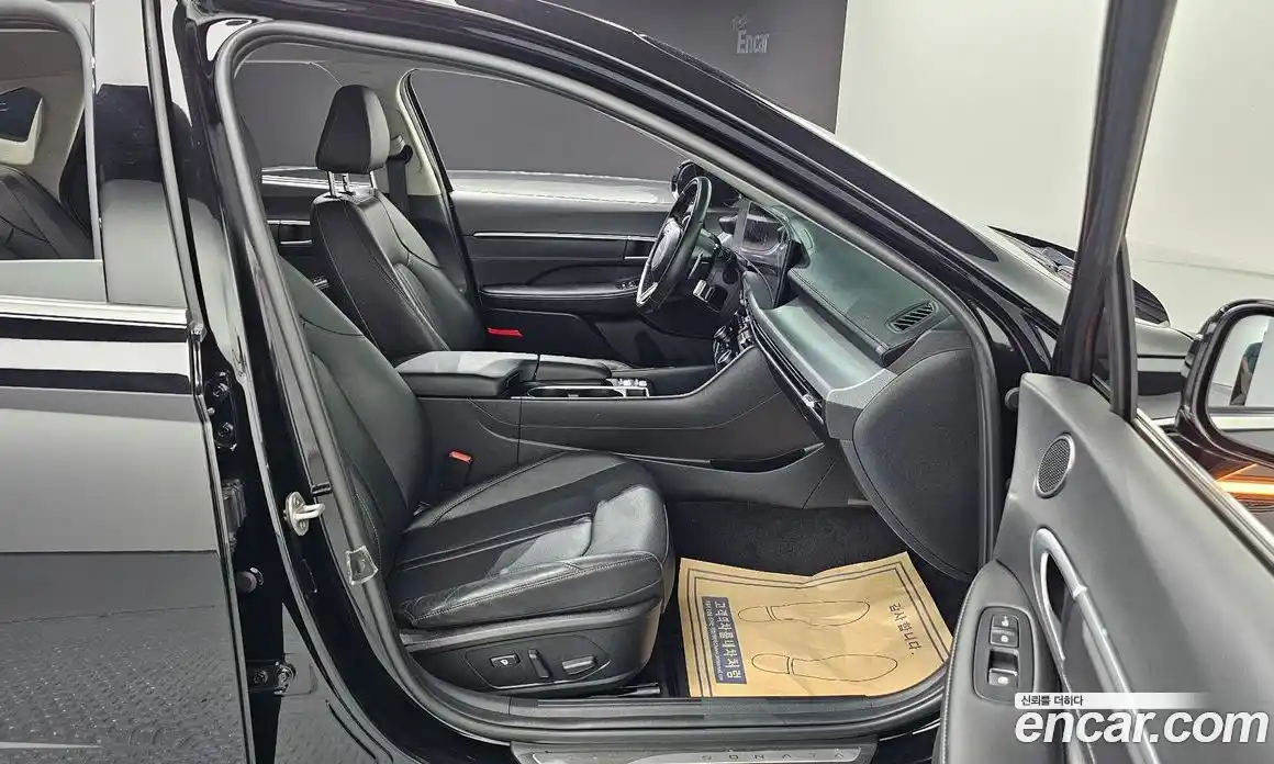 Hyundai Sonata 2023 1.6 автомат (гидро), фото 16